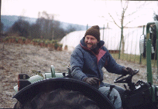 Michael Jehle auf dem Traktor von Otti Lang